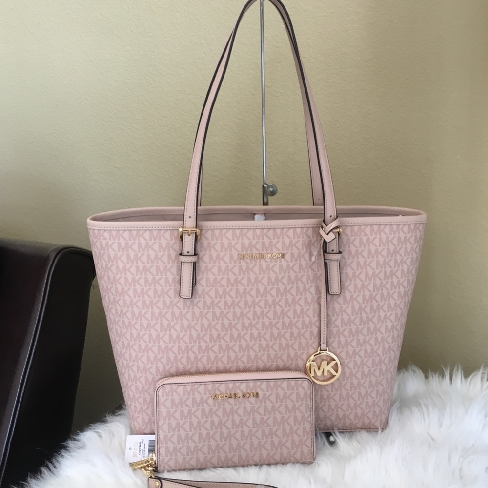 Michael kors medium carryall tote& matching wallet - Picture 2 of 8